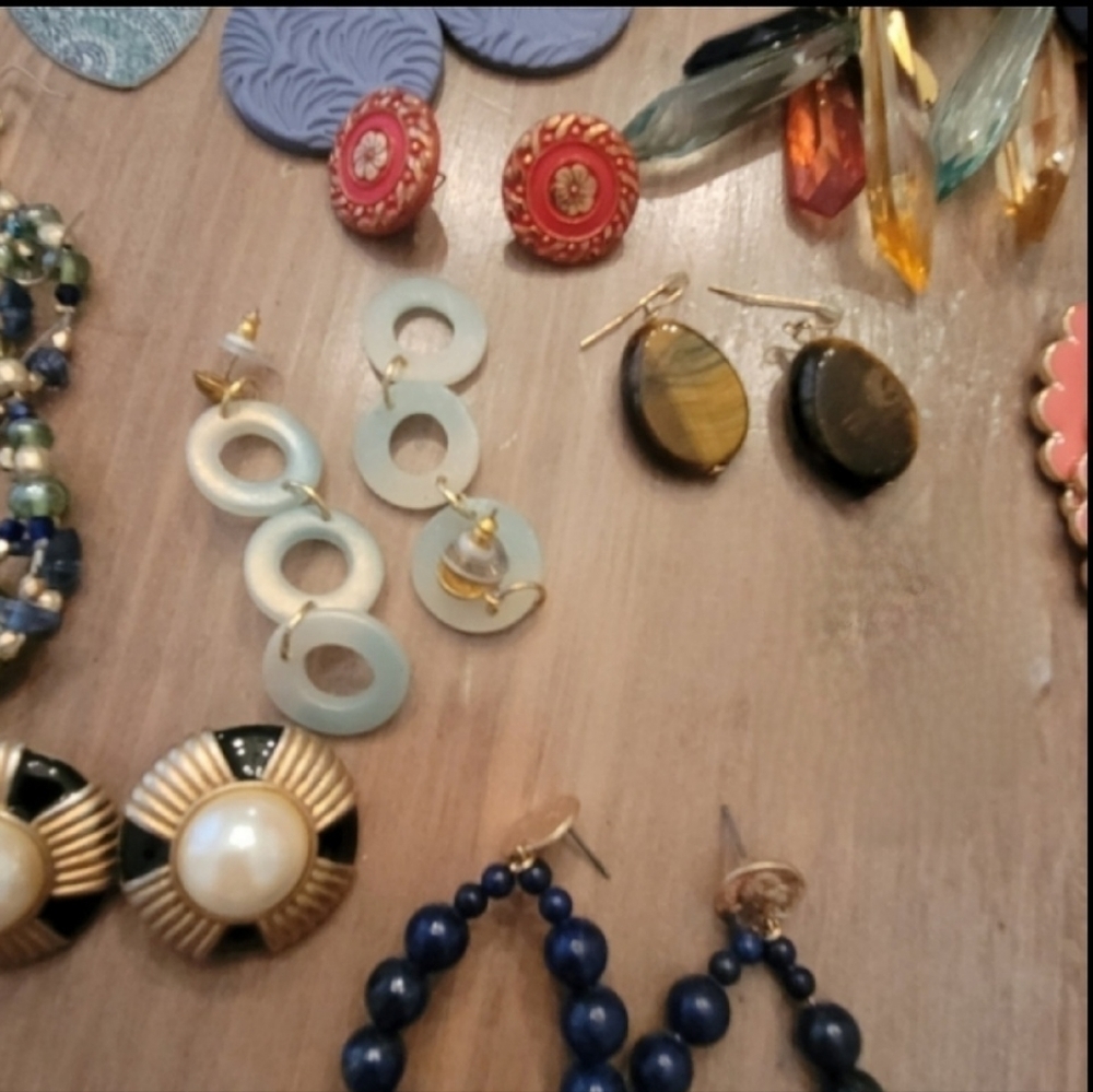 Lot of 11 pairs of earrings